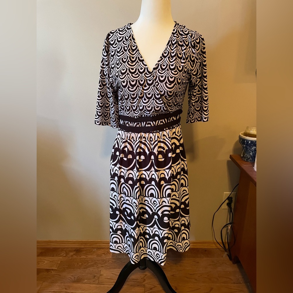 Black and white dress with 3/4 sleeve size 10